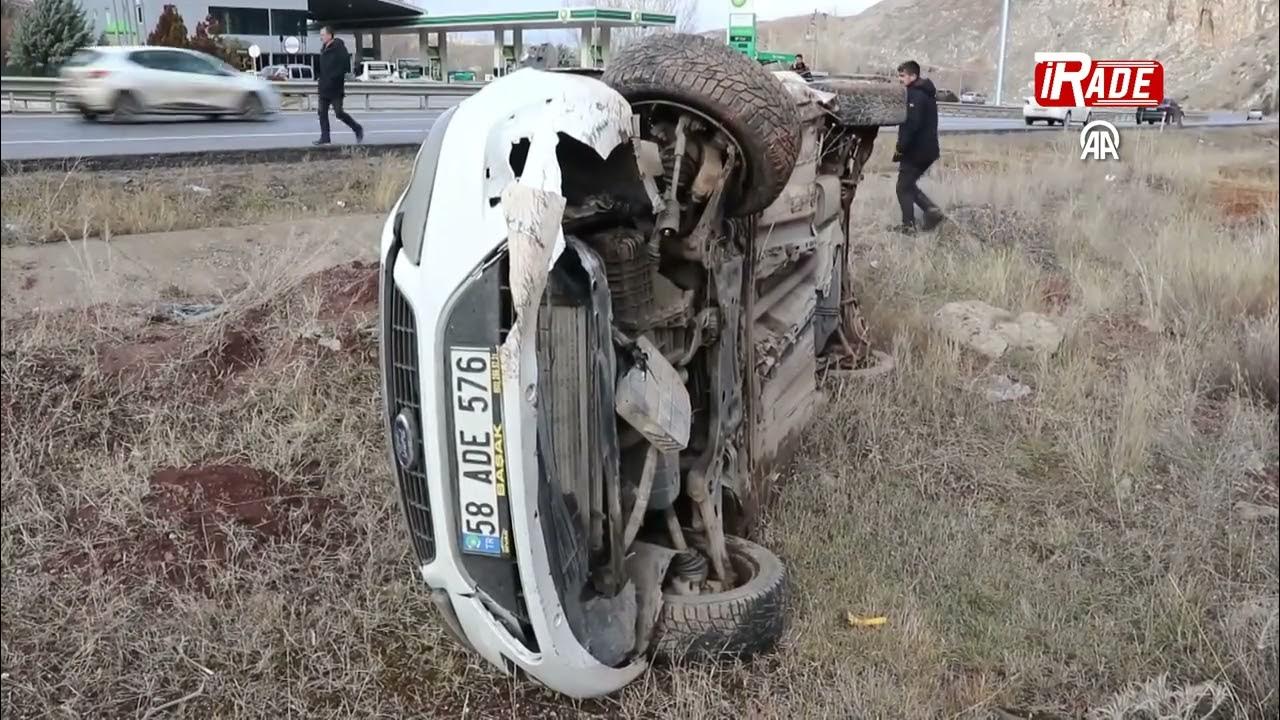 Sivas’ta Virajı Alamayan Otomobil Yan Yattı