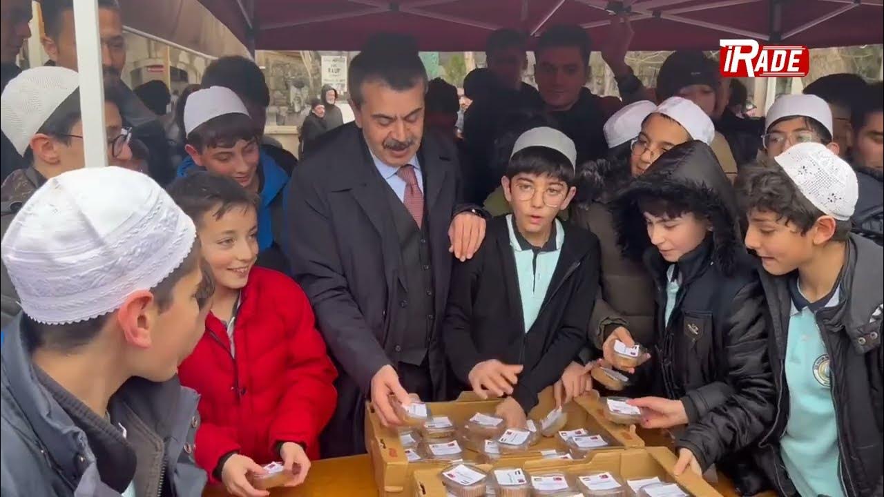 Bakan Tekin, Sivas’ta Uysal İçin Lokma Dağıttı