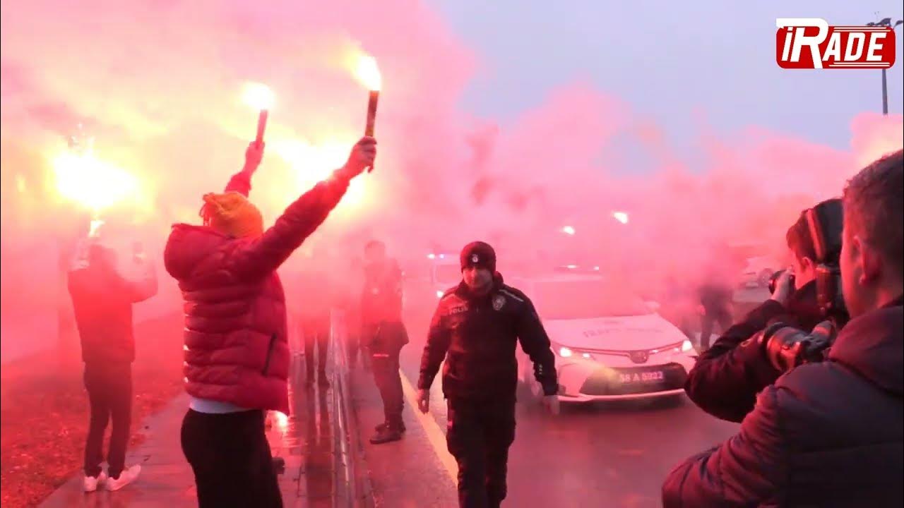 Galatasaray’a Sivas’ta Meşaleli Karşılama