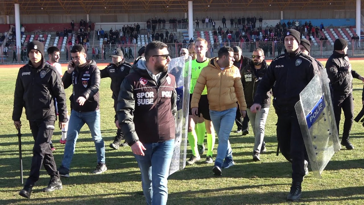 Sivas'ta Yattara'nın Forma Giydiği Maçta Hakemi Darbeden Futbolcu Tutuklandı!