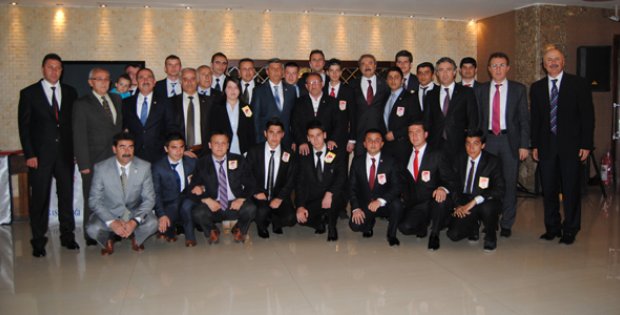Hakemlerin kokart gecesi