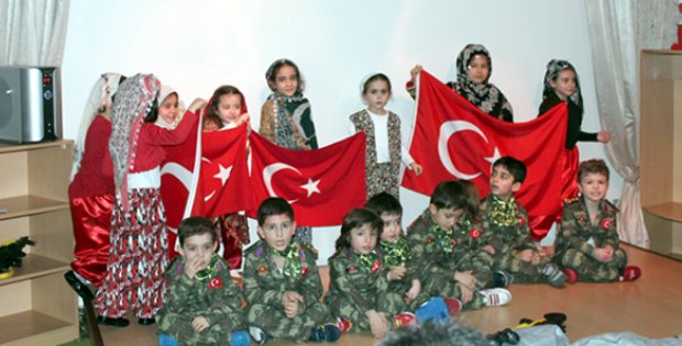 Çocuklar Çanakkale Zaferi´ni Canlandırdı
