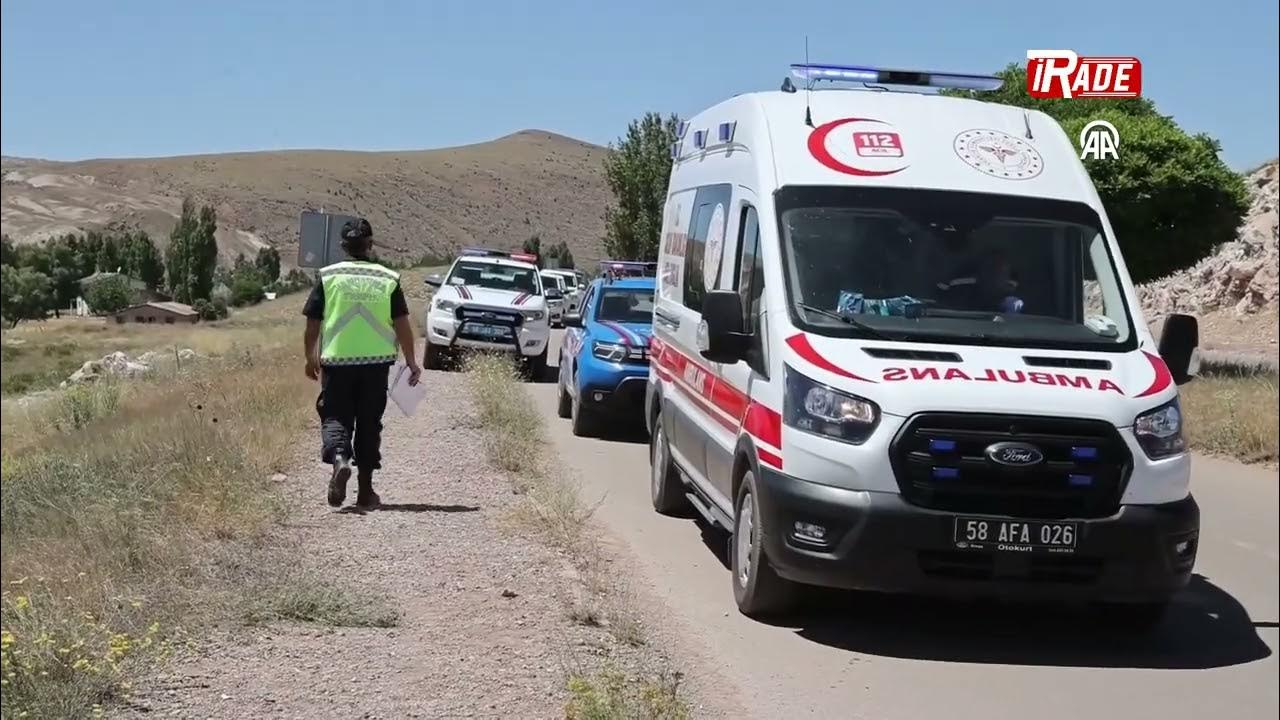 Sivas'ta Pikap Şarampole Uçtu: 4 Yaralı