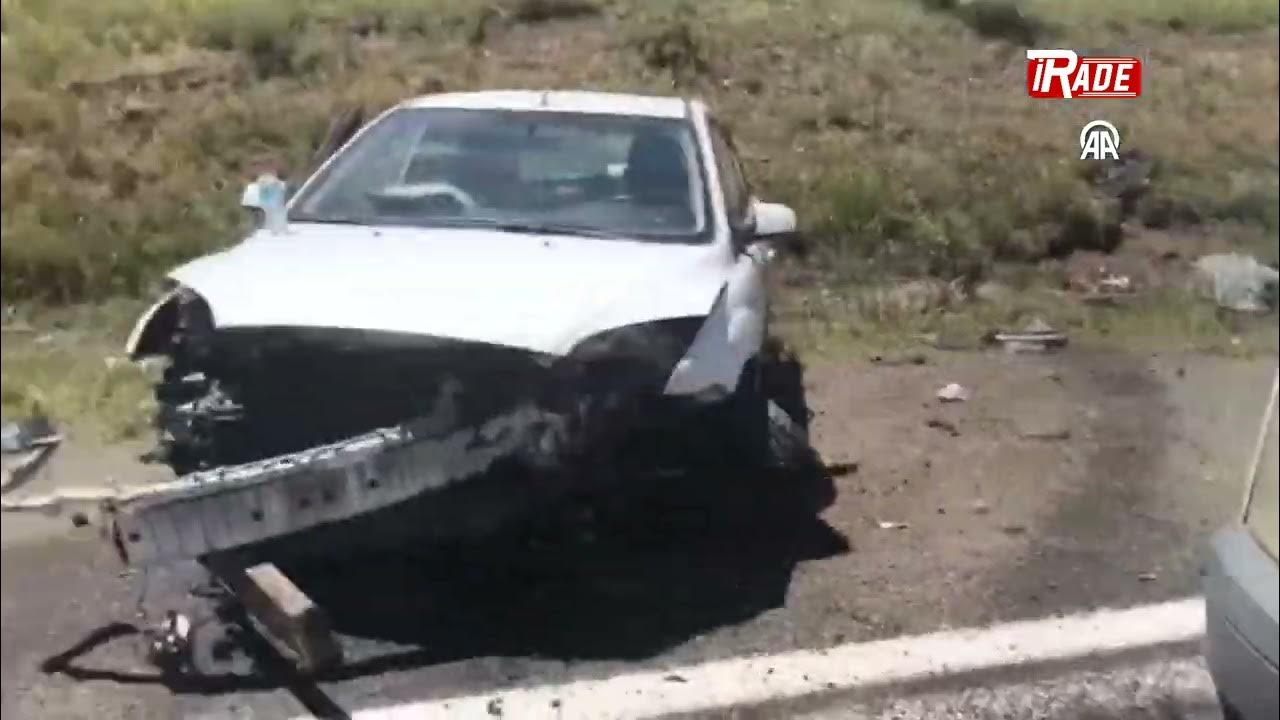 Yol Kenarındaki Toprak Yığınına Çarptı!