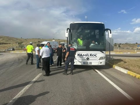 Sivas'ta Yolcu Otobüsünün Çarptığı Yaşlı Adam Öldü! #kamilkoç #kaza #ölü #sondakika