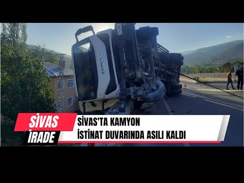 Sivas'ta Kamyon İstinat Duvarında Asılı Kaldı