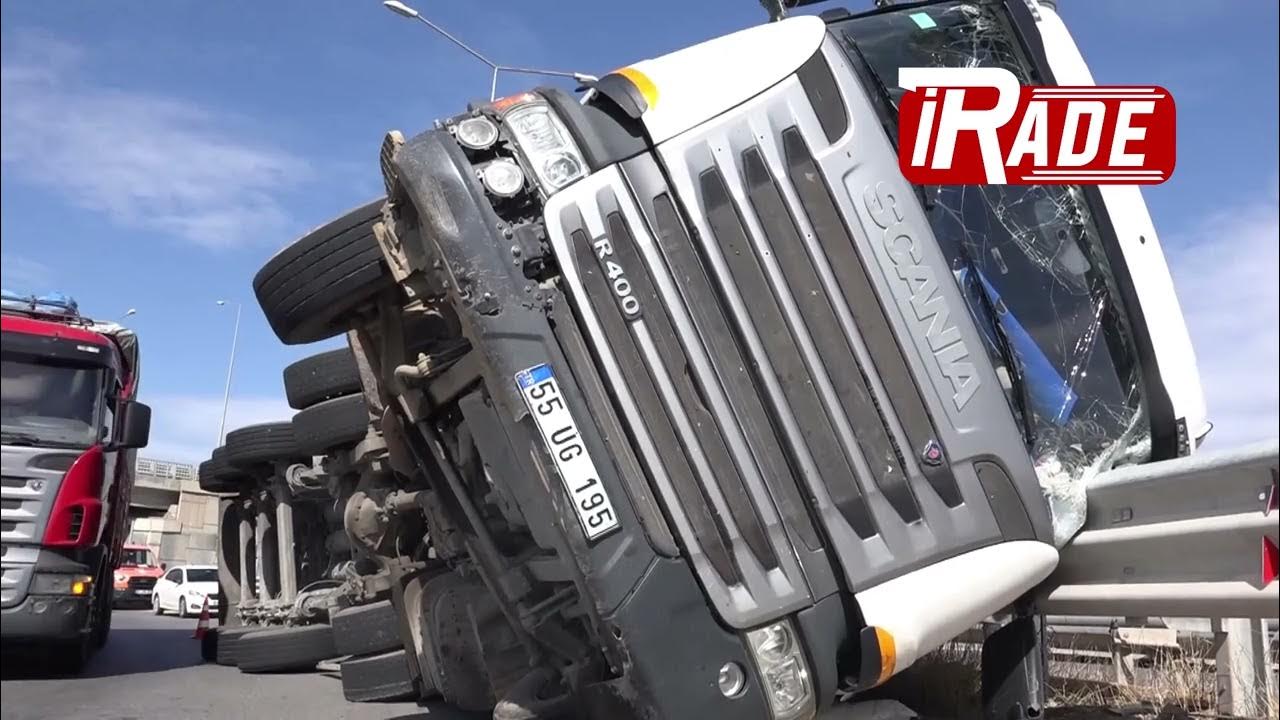 Sivas'ta Mermer Yüklü TIR Devrildi!