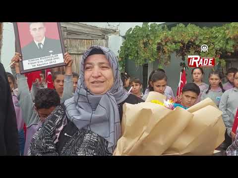 Sivas'ta Öğrenciler Şehit Ailesini Ziyaret Etti! Gözyaşları Sel Oldu