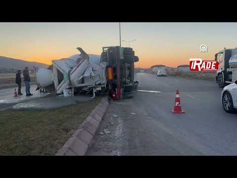 Sivas'ta Beton Mikseri Devrildi