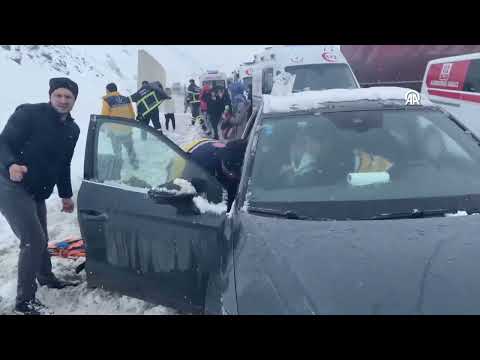 Erzincan- Sivas Yolunda Otobüs Şarampole Yuvarlandı! Çok Sayıda Yaralı var!