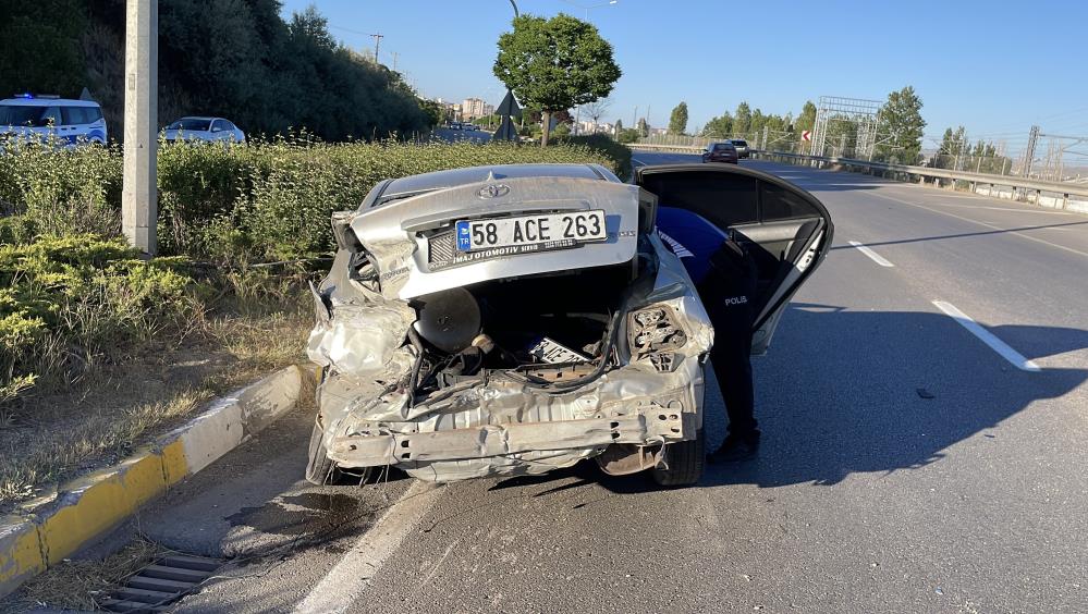 Sivas'ta kaza! Refüje çarparak durabildi