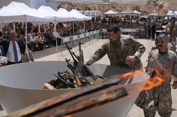 PKK'nın silah bıraktığı ana dair ilk görüntüler!