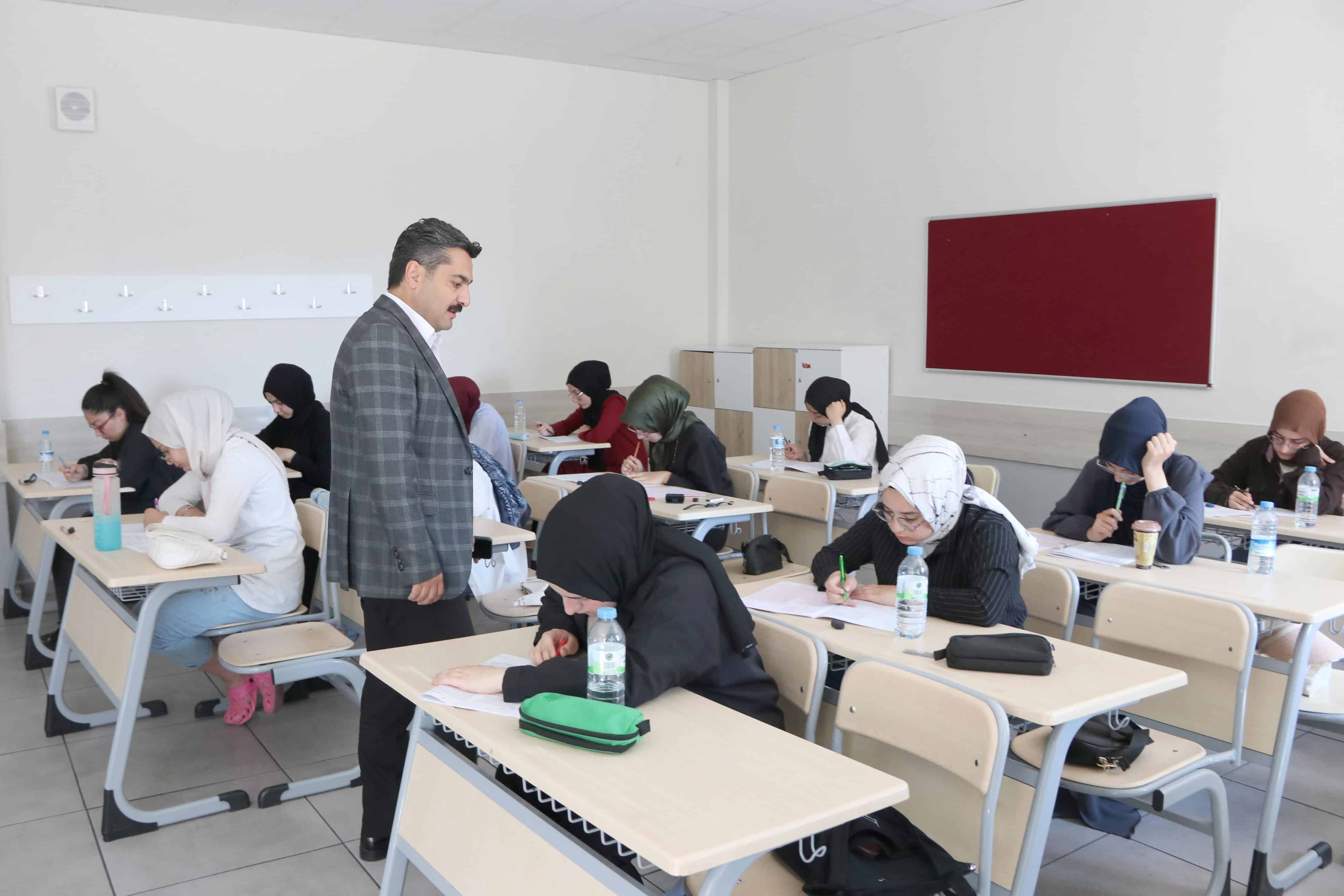 Sivas'ta  Bu Öğrenciler Yazı Farklı Geçiriyor!