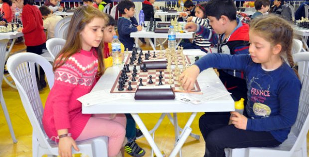 Minikler ve Küçükler Satrançta Yarışacak