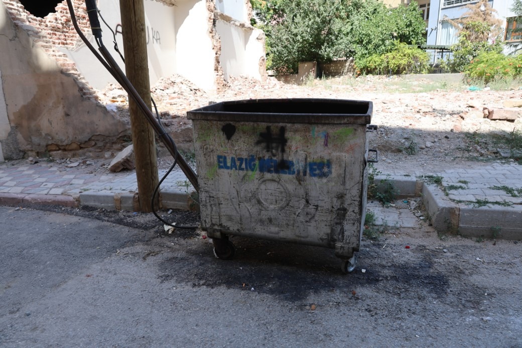 Çöp konteynerinde yeni doğmuş bebek bulundu