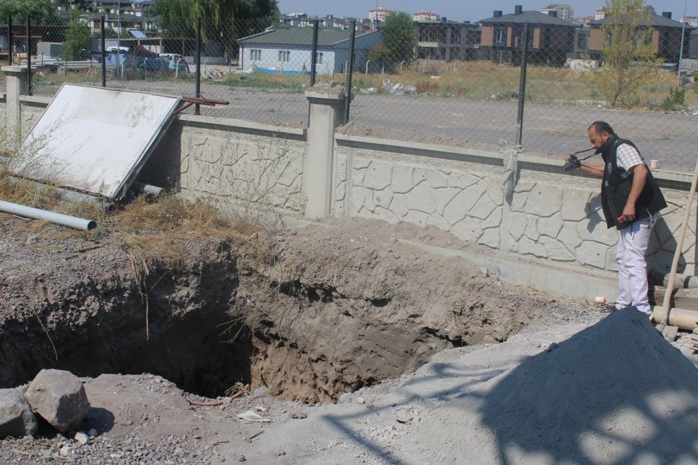 Foseptik inşaatında işçinin üzerin taş düştü