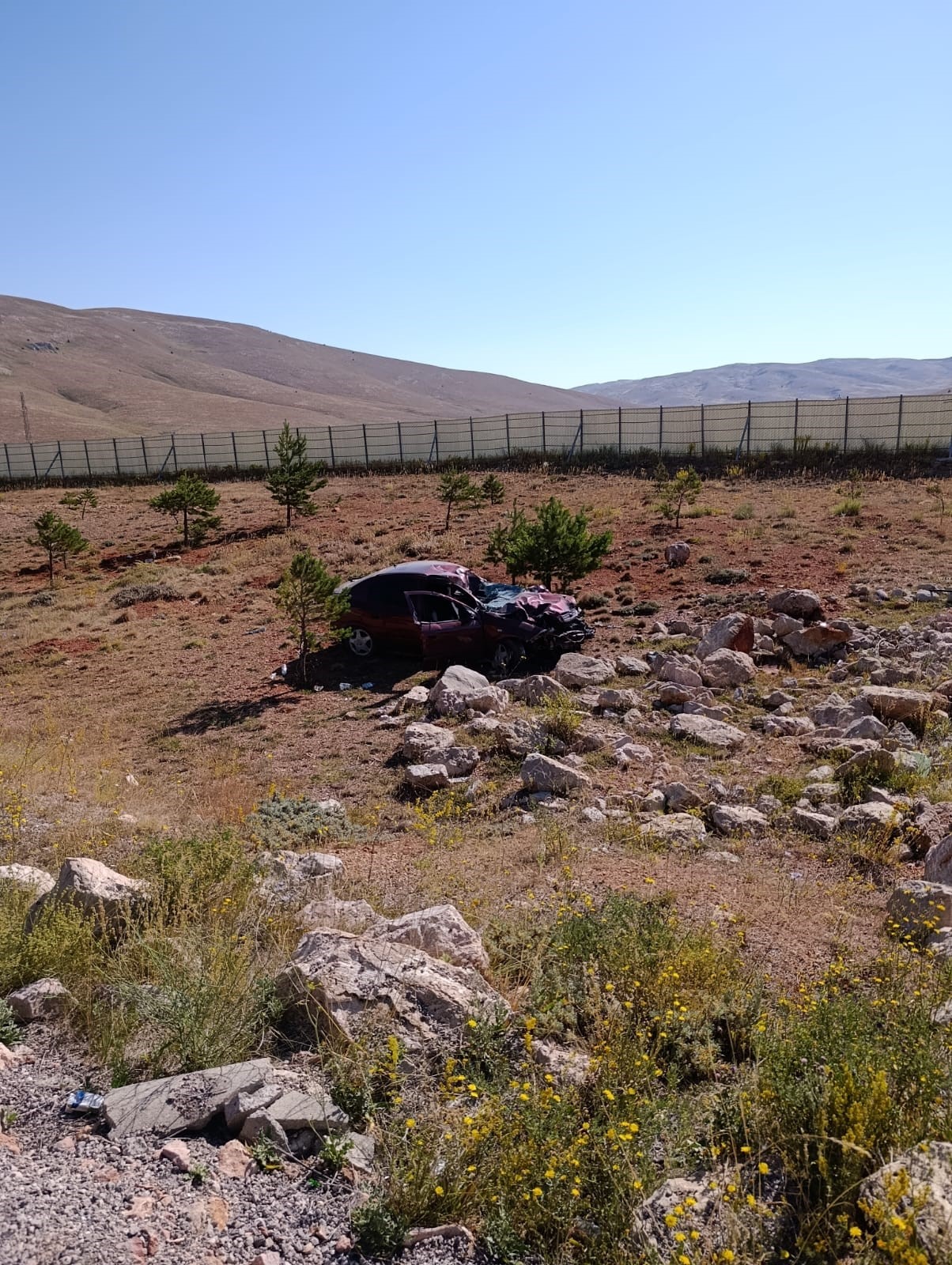 Sivas'ta otomobil takla attı, 2 kişi yaralandı