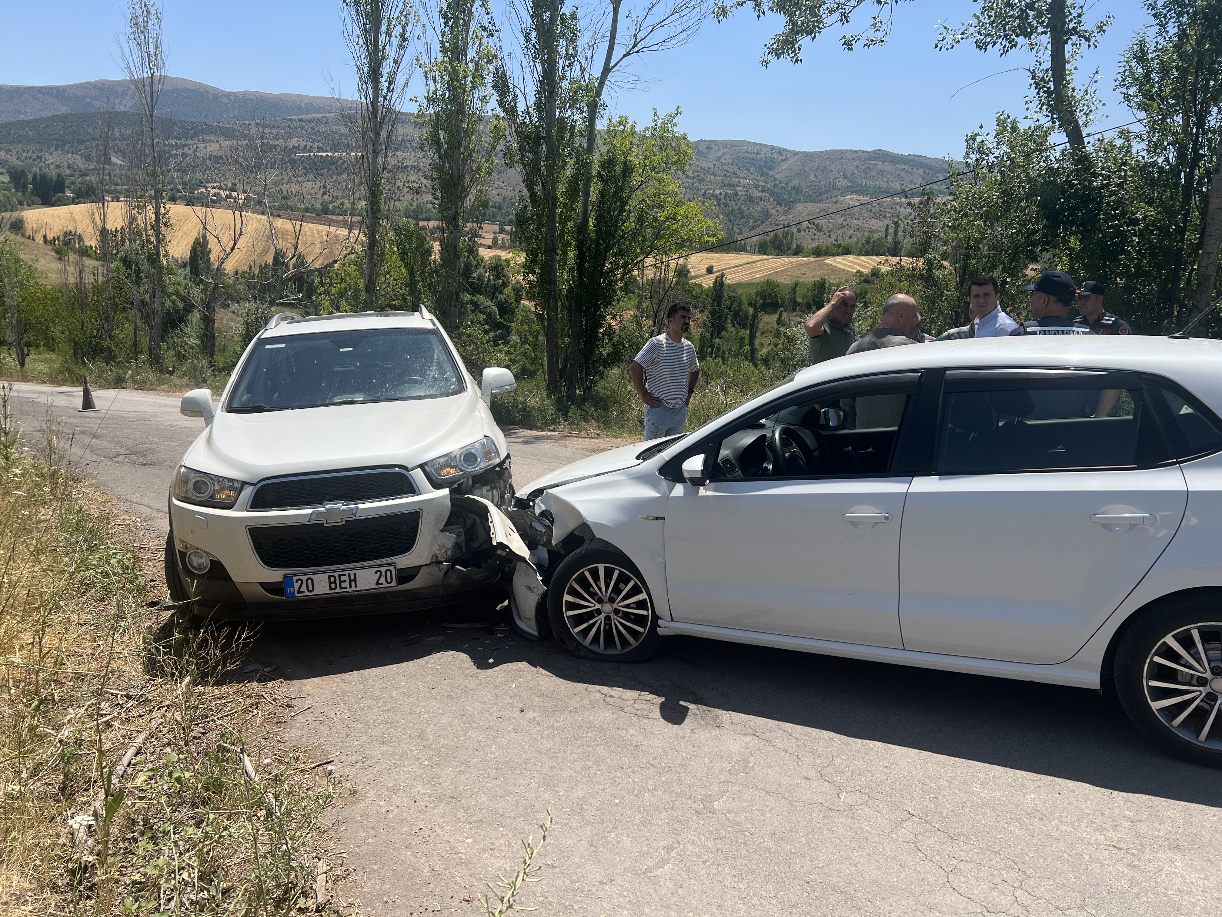 Sivas'ta iki otomobilin çarpıştığı kazada 1 kişi yaralandı