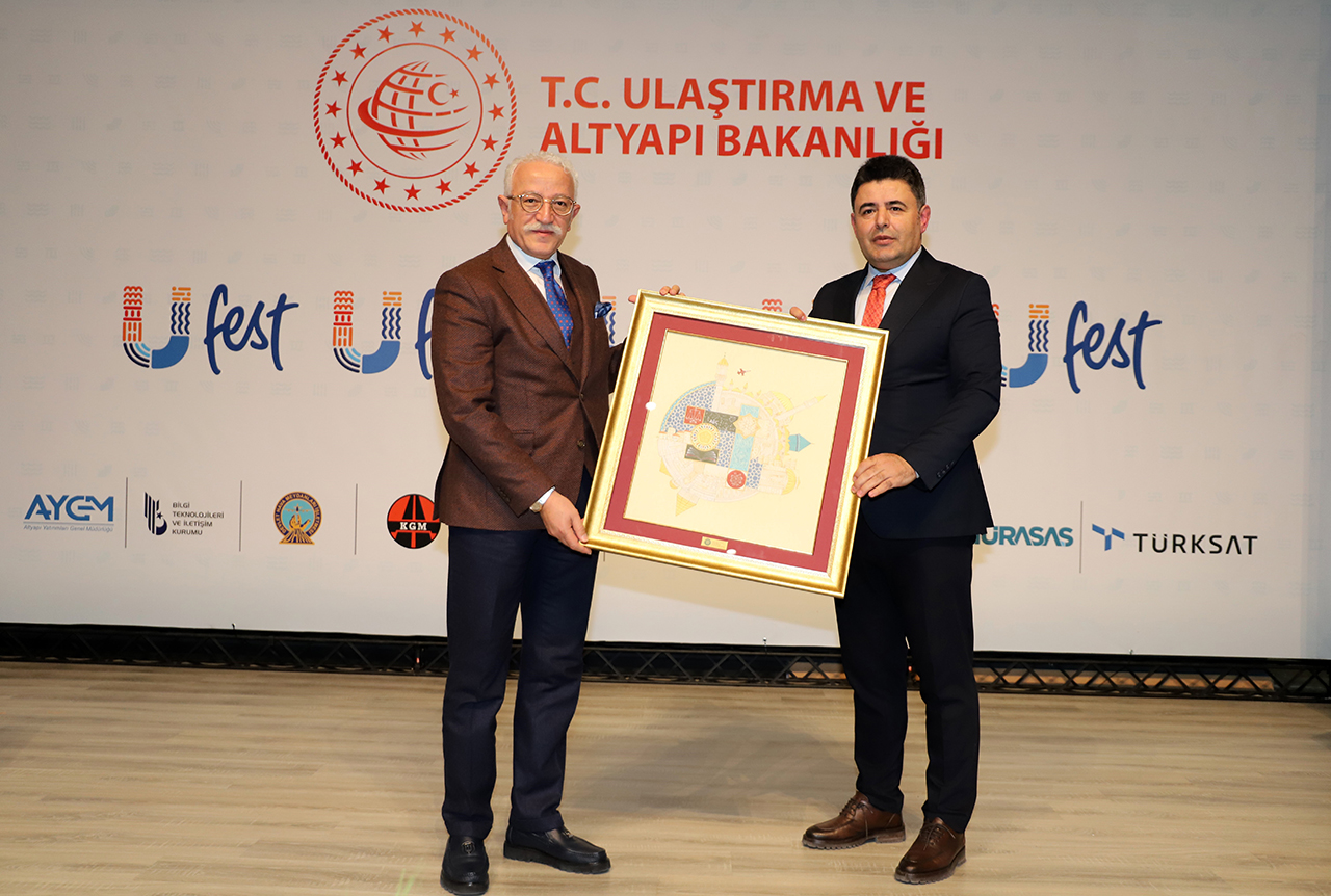 Sivaslı Bakan öğrencilerle buluştu
