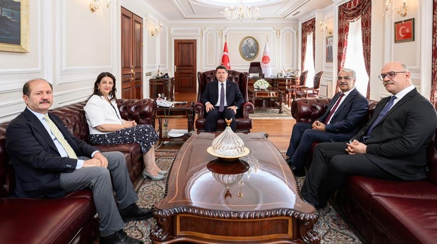 Bakan Tunç, DEM Parti heyeti ile görüştü