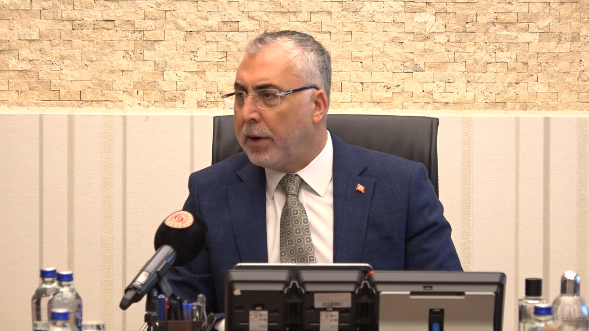 Bakan Işıkhan: İşçilerimizin ekonomik ve sosyal haklarını artıracağız