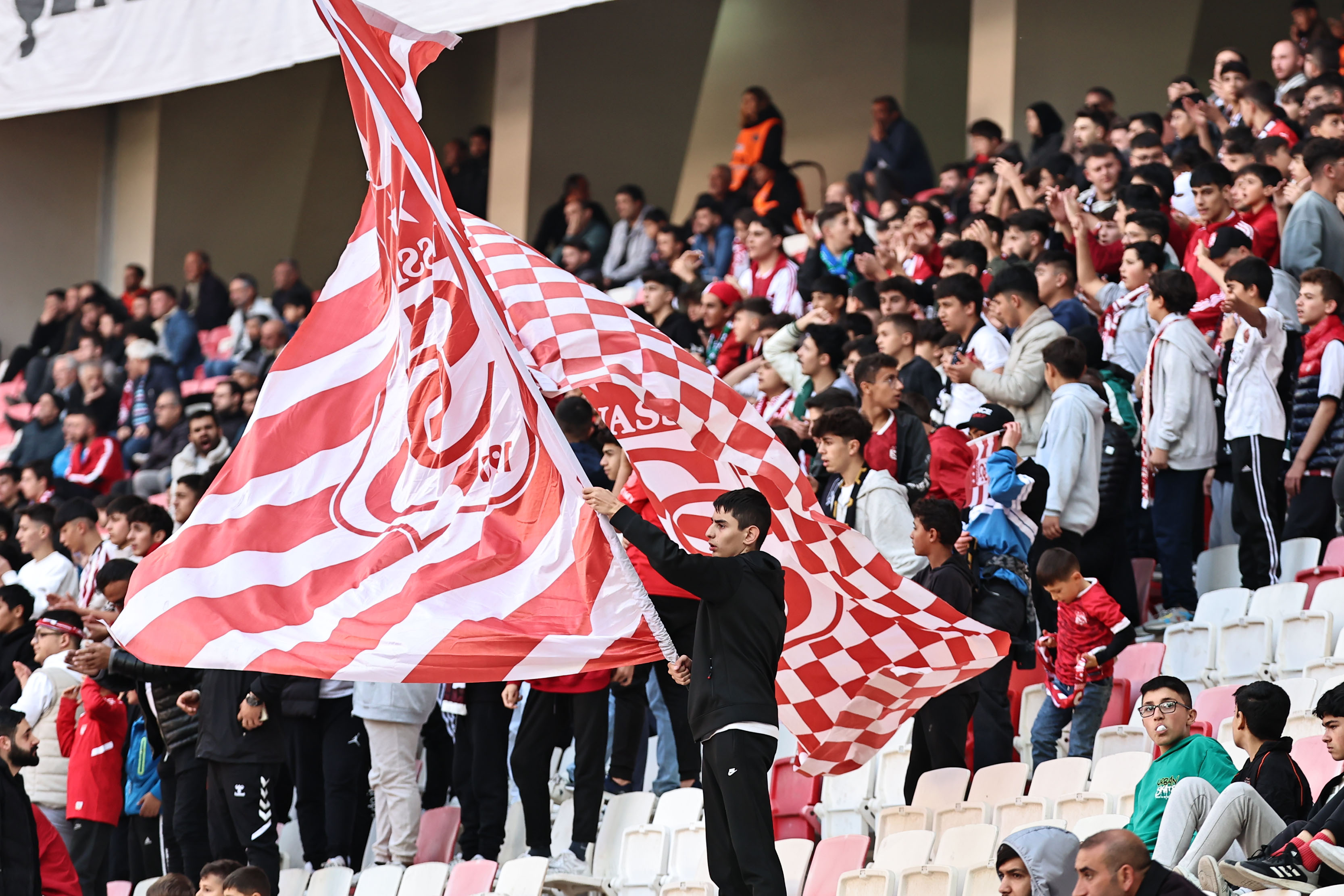 Sivasspor Tribünlerine Taze Kan