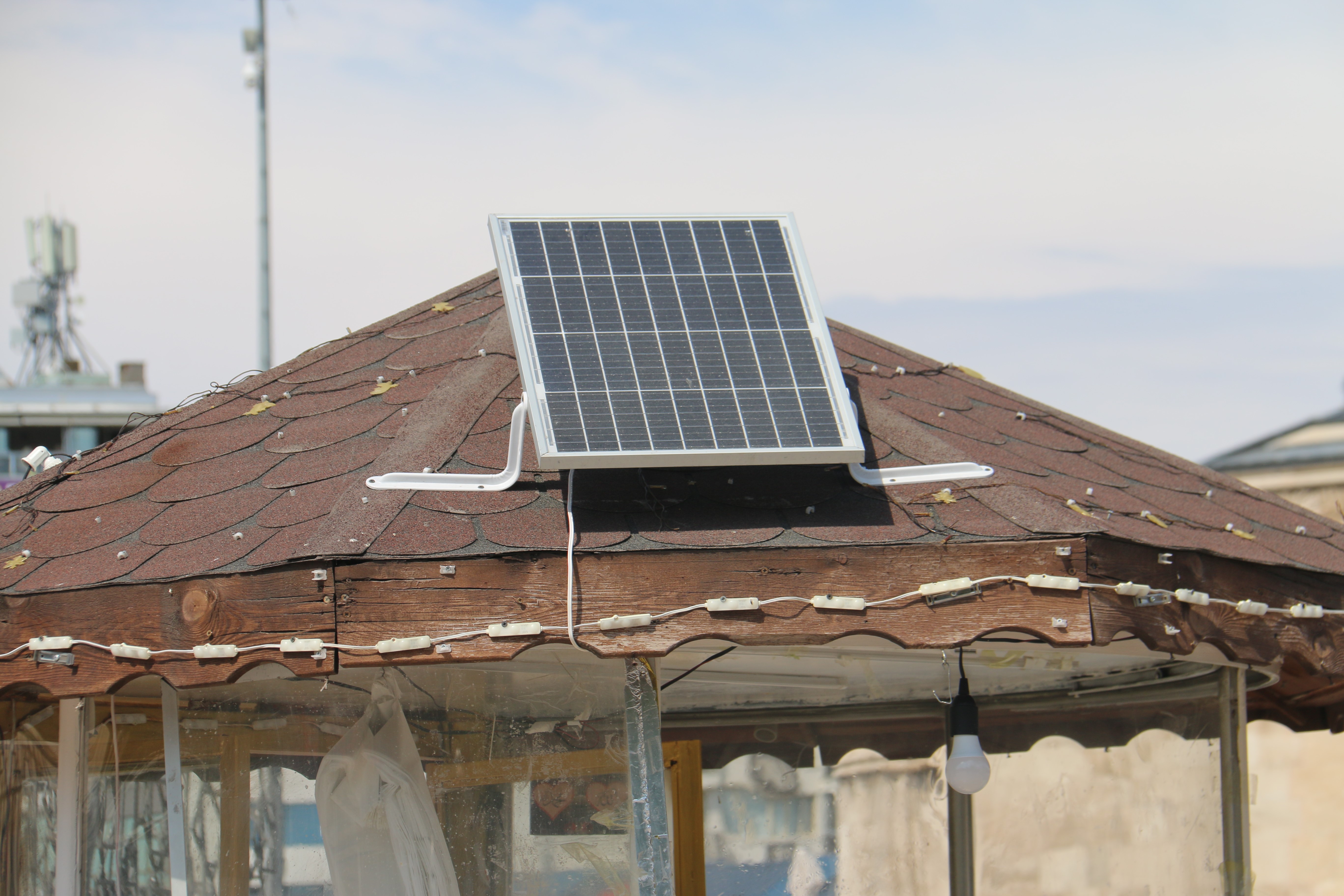 Sivas'ta seyyar tezgahları güneş enerjisi aydınlatıyor