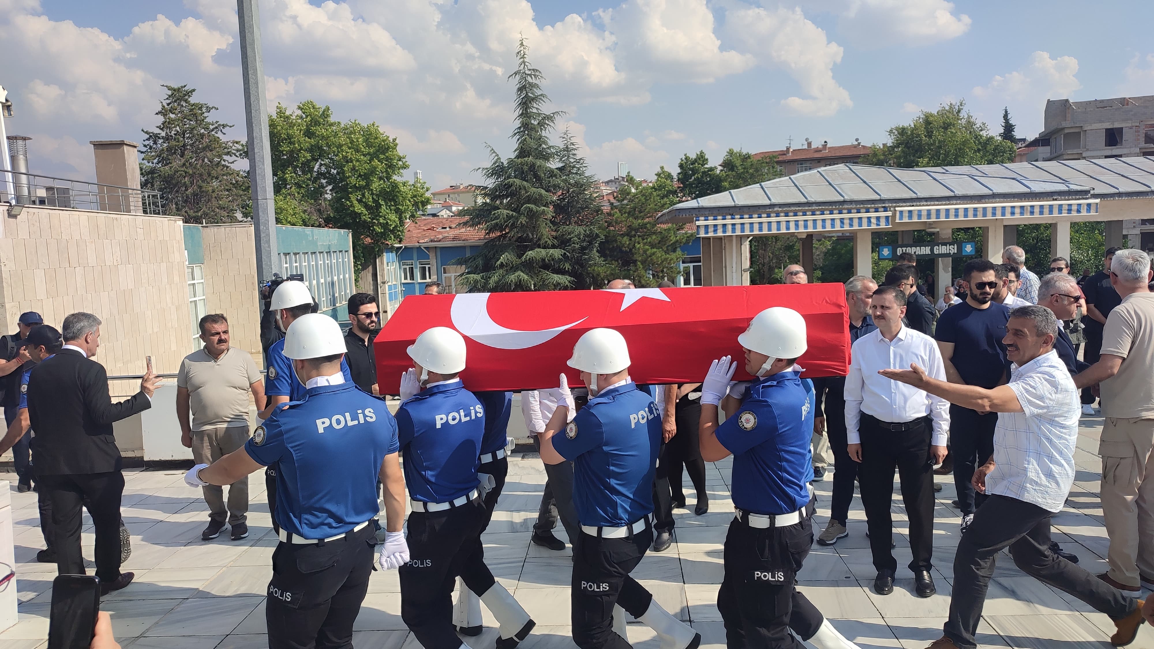 Sivas'ta vefat eden Vali Ankara'da son yolculuğuna uğurlandı