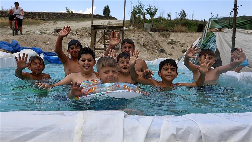 "köy havuzu" çocukların yaz neşesi oldu