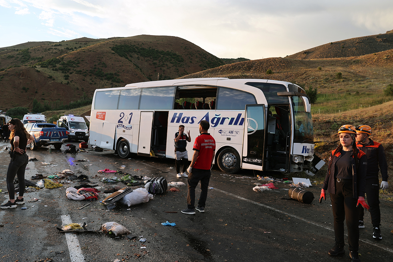 Sivas'taki otobüs kazasında 40 yaralıdan 20'si taburcu