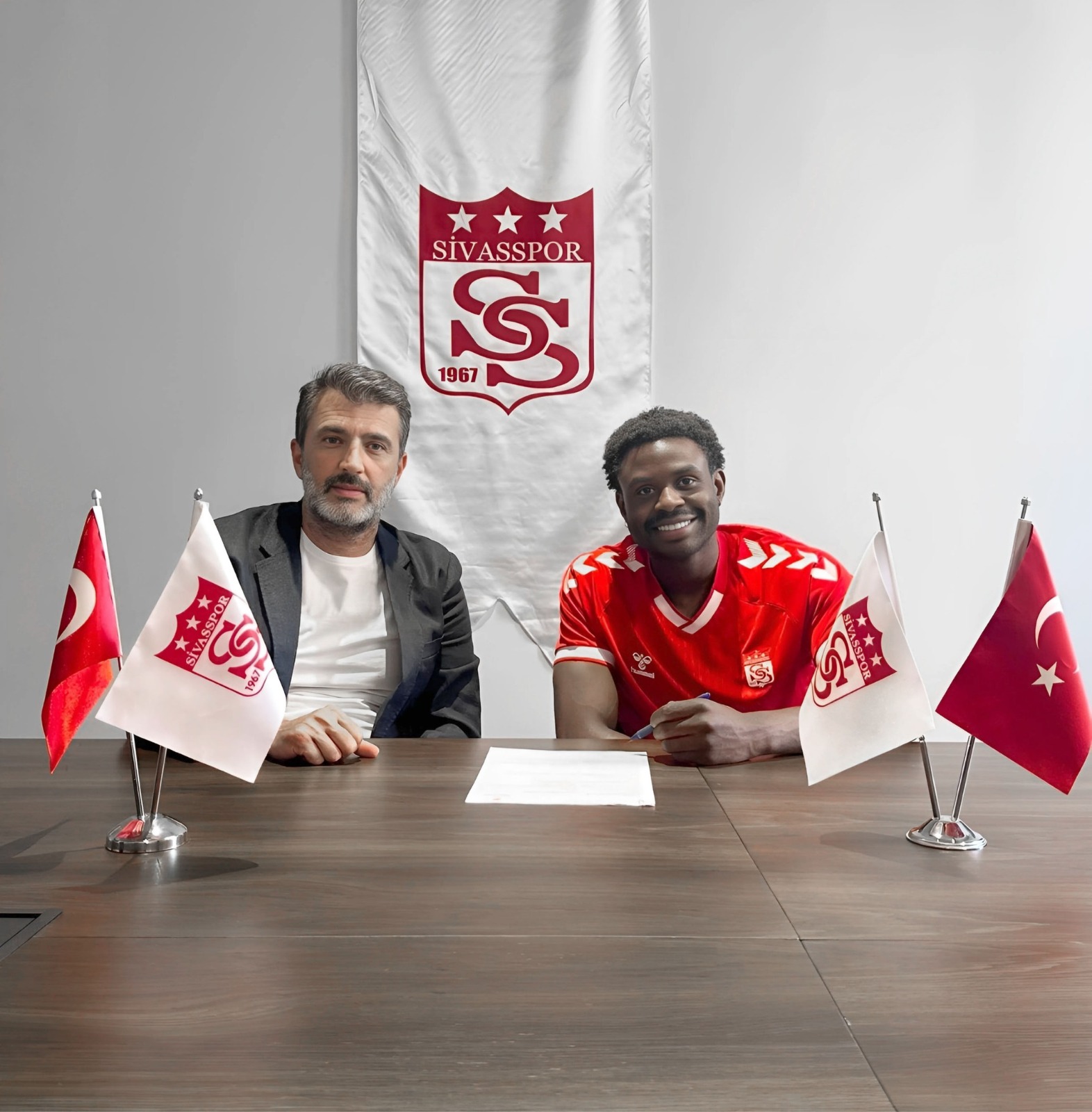 Sivasspor, Kimpioka ile 2 yıllık sözleşme imzaladı
