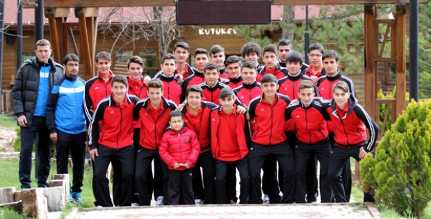 Belediye U17 Takımı İddialı