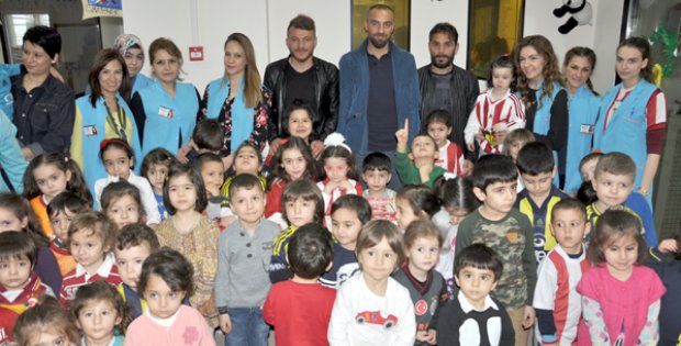 MİNİKLERİN FUTBOL AŞKI