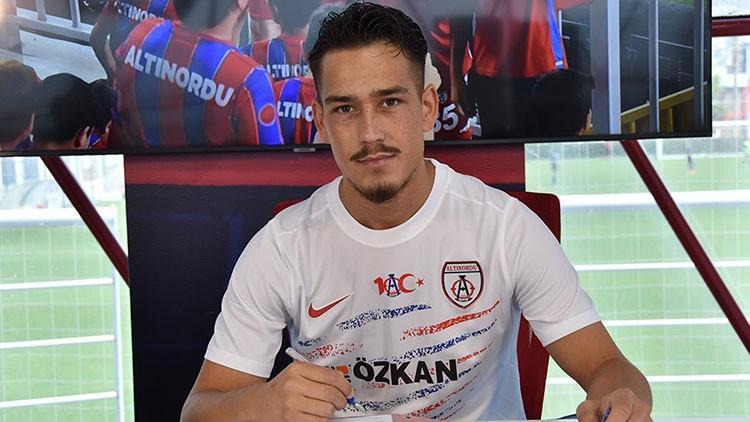 Sivasspor gurbetçi oyuncuya talip!