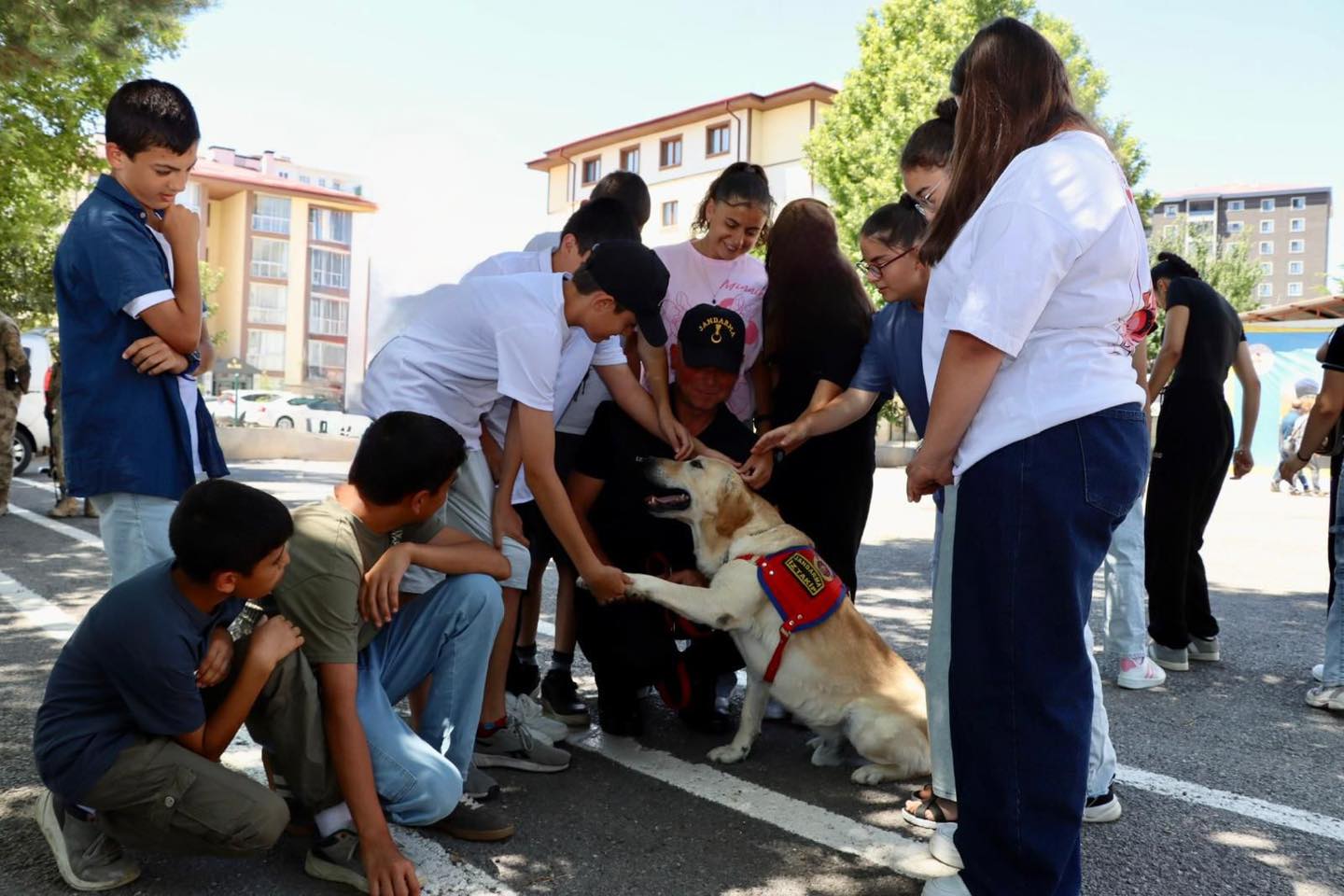 Sivas'ta jandarma ekiplerinden 38 çocuğa özel etkinlik