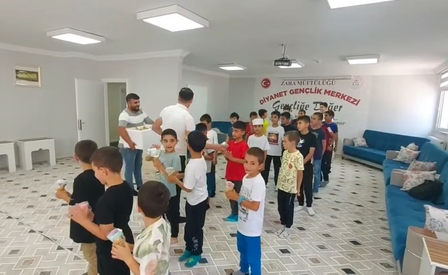 Sivas’ta Kur’an kursu öğrencilerine tatlı sürpriz