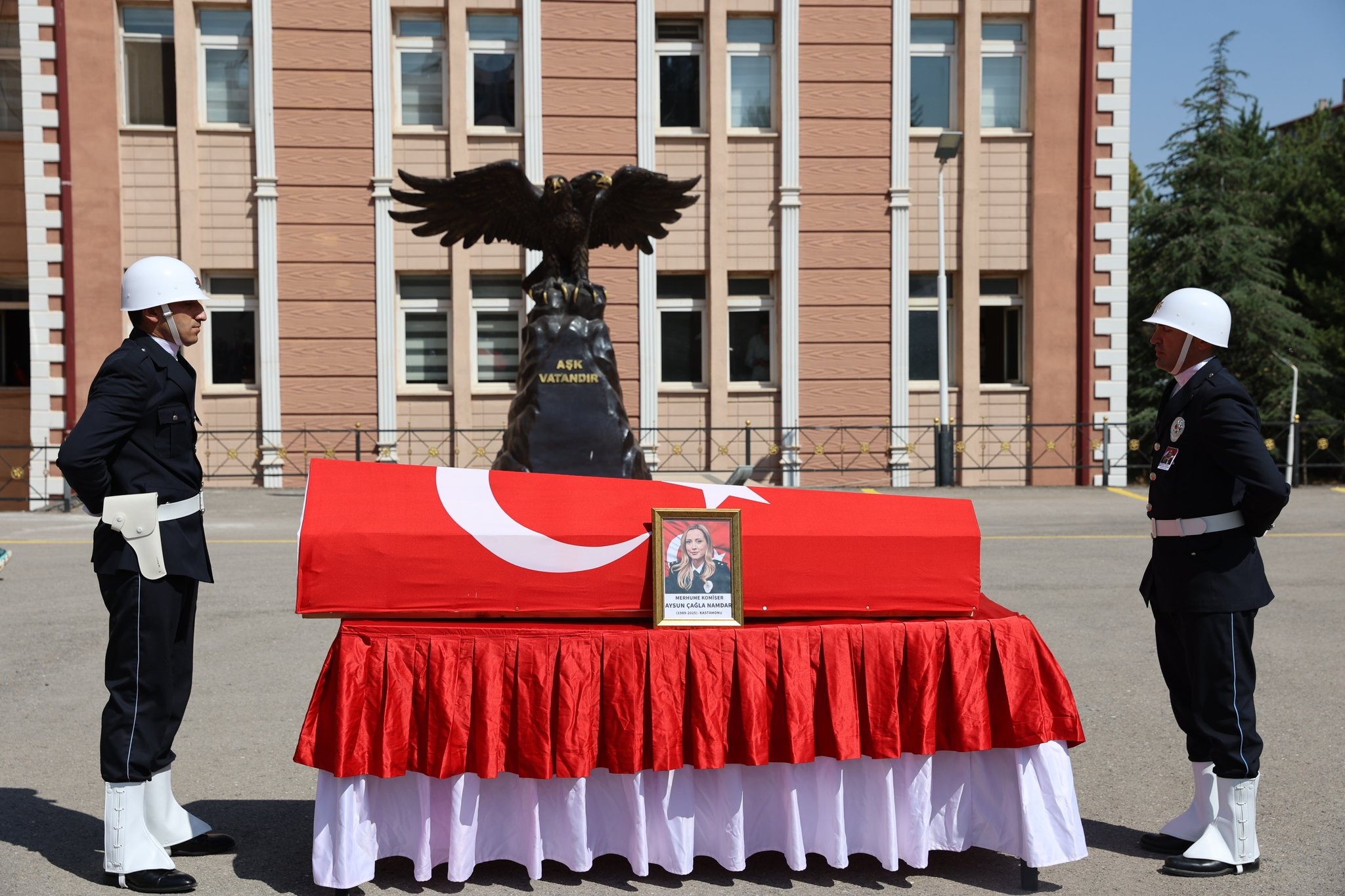 Sivas Emniyeti hayatını kaybeden komisere veda etti!