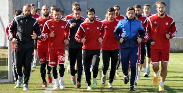 YİĞİTLER MAÇA HAZIR