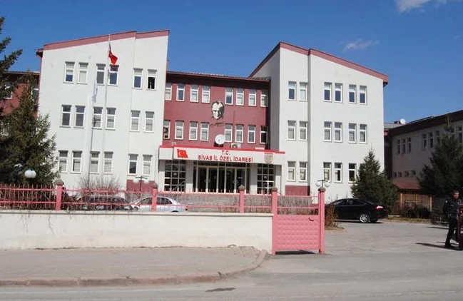 Sivas’ta Dört Okul İçin Onarım İhalesi Tamamlandı