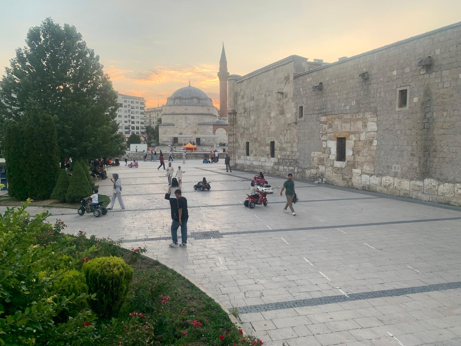 Tarihi Dokuya Akülü Engel: Sivas'ta Turistleri Zorlayan Manzara