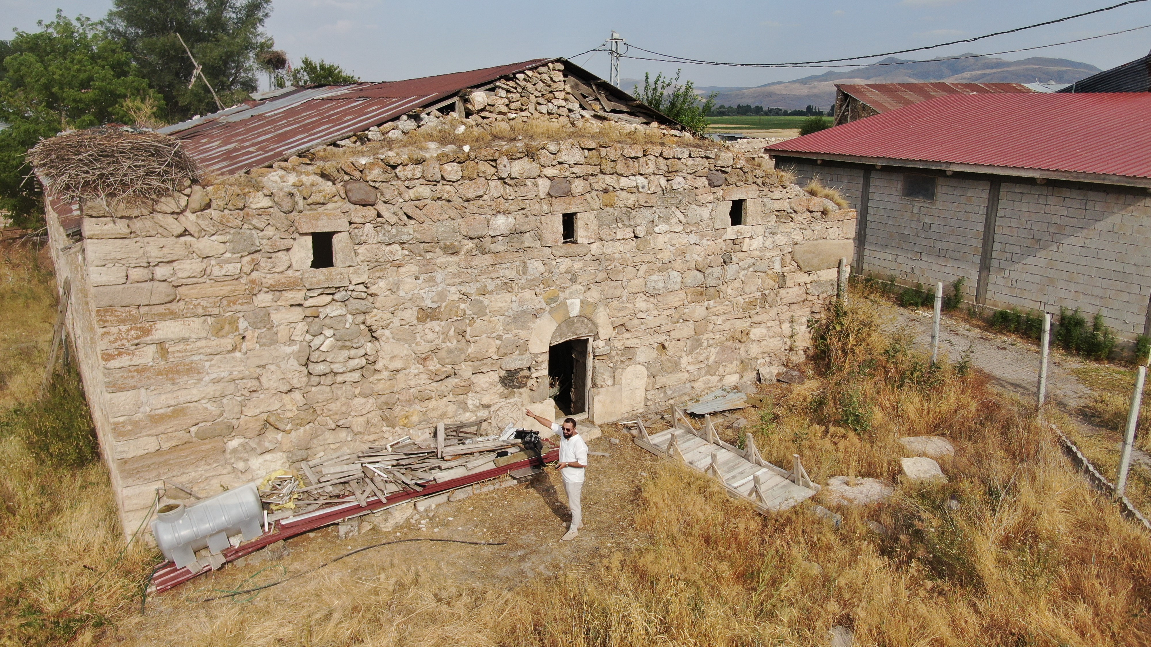 Sivas'ta iki asırlık kilise 100 milyon TL'den alıcılarını bekliyor