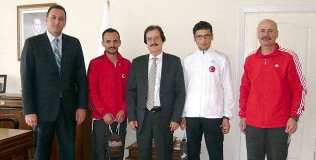 Şampiyonlardan Rektör Kocacık´a Ziyaret