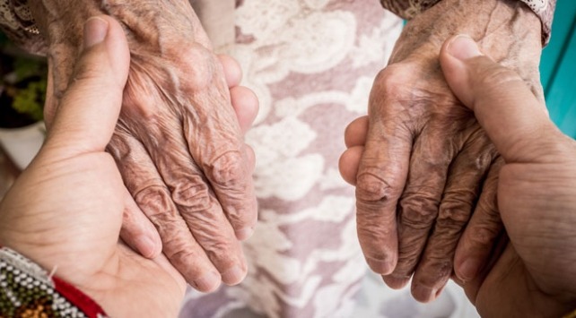 Sivas'ta 90'lık Teyze ve Terk Edilen Çocuk Açlıkla Savaşıyor