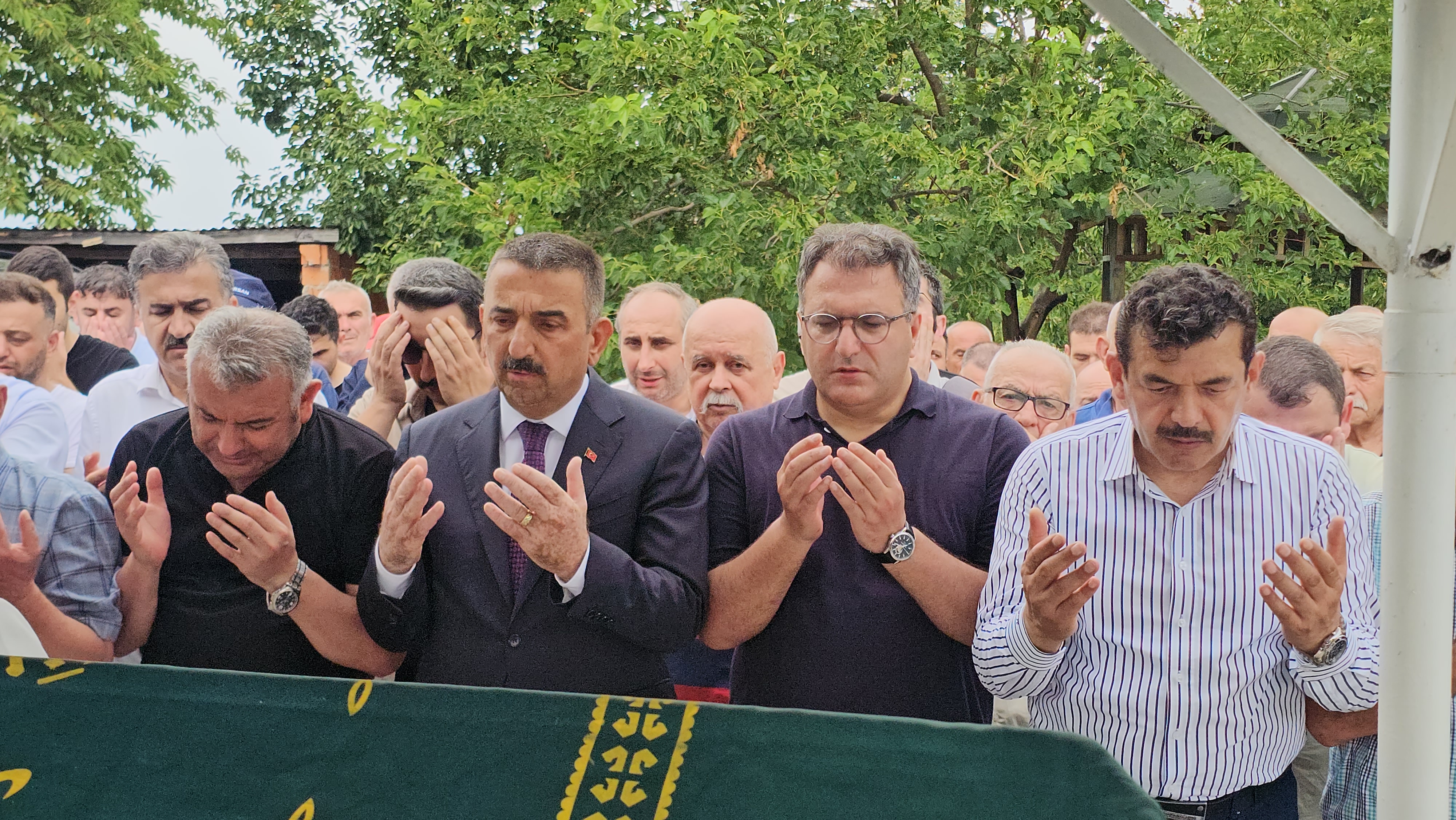 Gazeteci Cem Küçük'ün babasının cenazesi memleketi Giresun'a uğurlandı