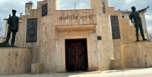Şehitler Anıtı´nın Hali İçler Acısı