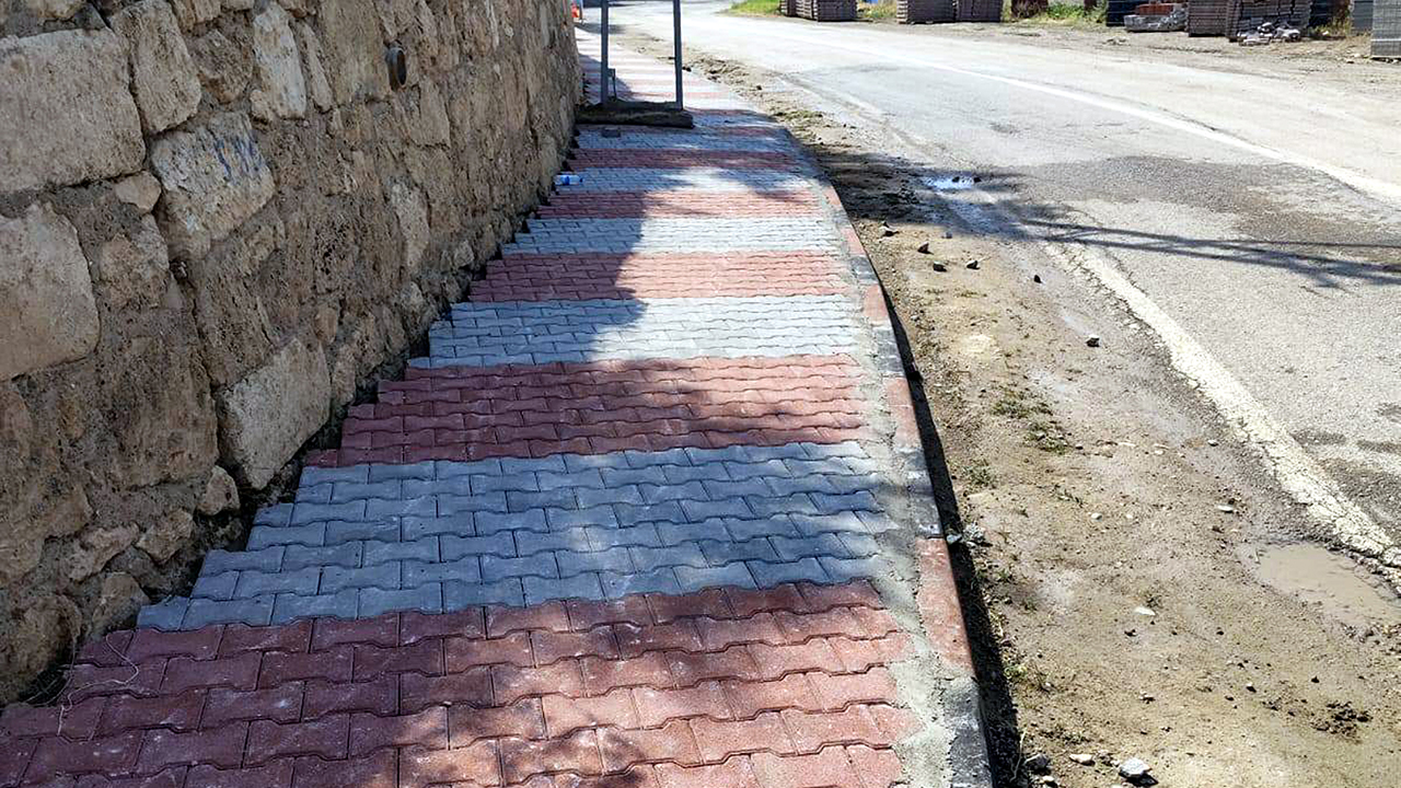 Çepni'de kaldırım yenileme çalışmaları devam ediyor