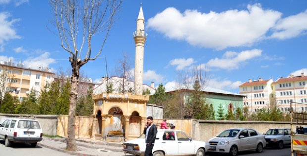 Üç Tarihi Cami Restore Edilecek