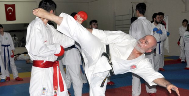 KARATEYLE BİR ÖMÜR