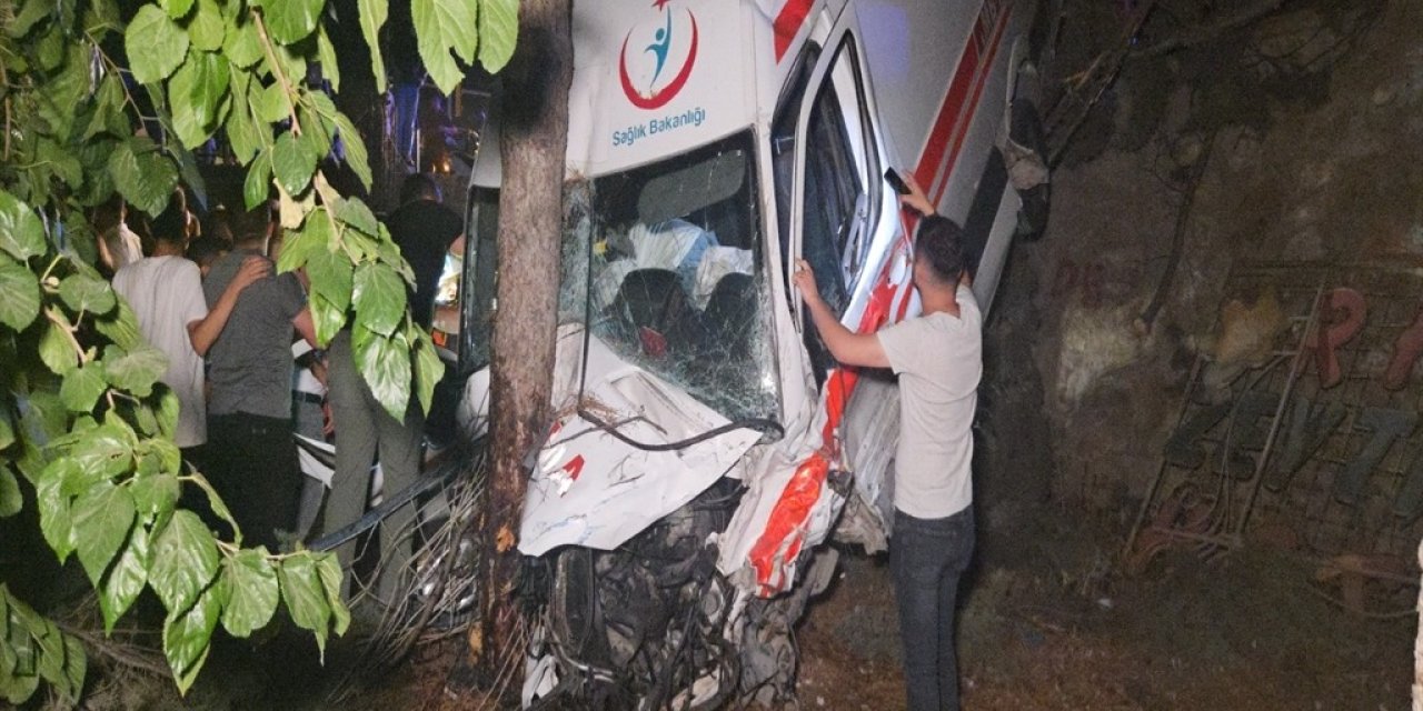 Hasta nakil ambulansı ile çarpışan kamyonetin şoförü gözaltında