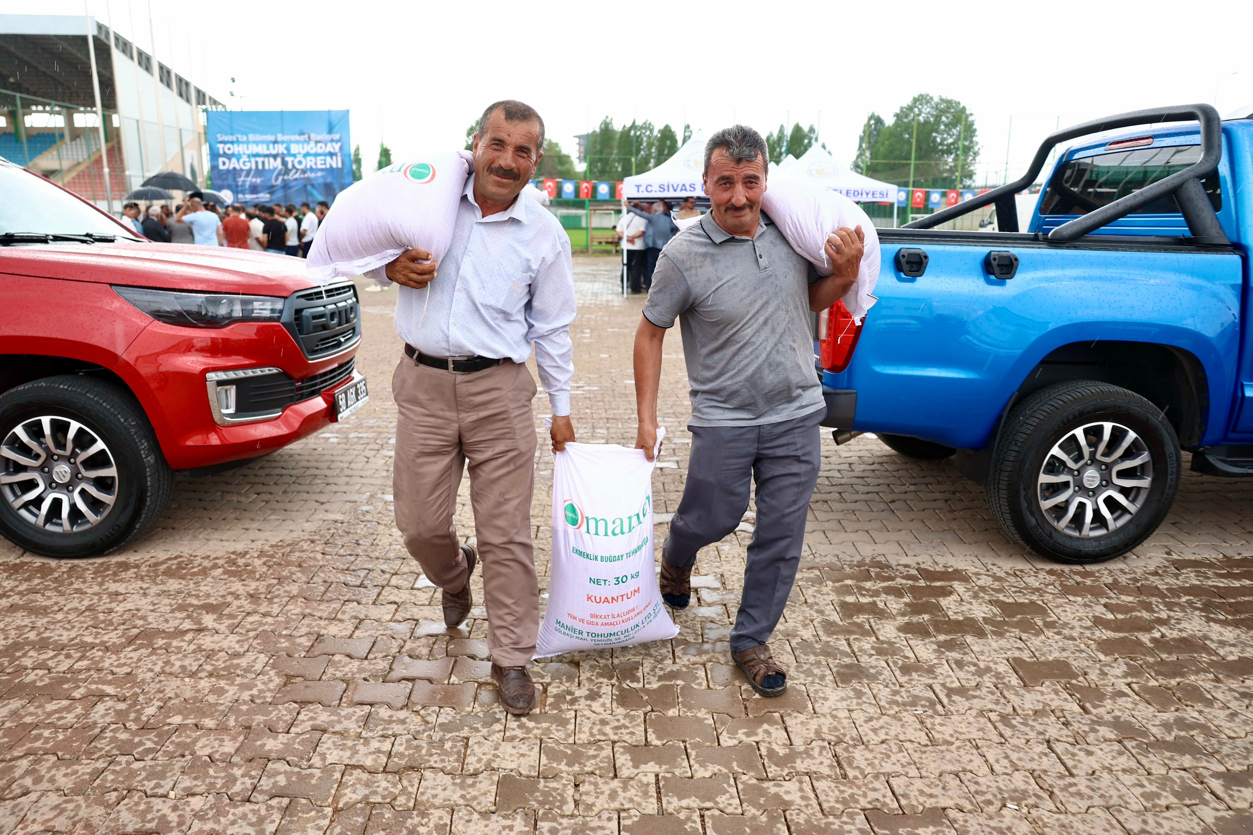 Sivas'ta 100 çiftçiye 10 ton yerli buğday tohumu dağıtıldı